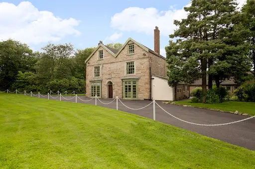 Dean Wood Manor - Expert Care in Wigan