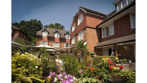 Hallmark Lakeview Luxury Care Home - Expert Care in Lightwater